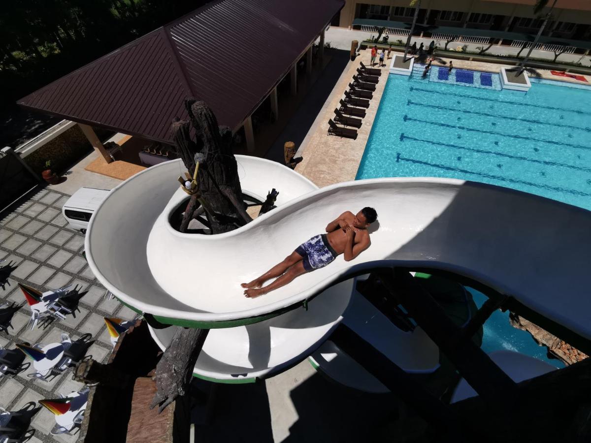 Port Royale Waterpark Resort 두마구에테 외부 사진