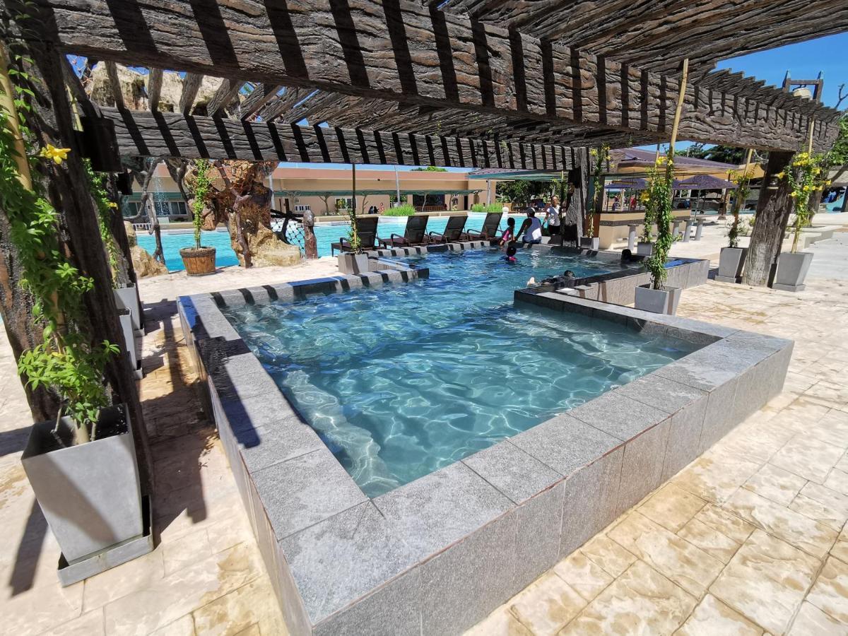 Port Royale Waterpark Resort 두마구에테 외부 사진